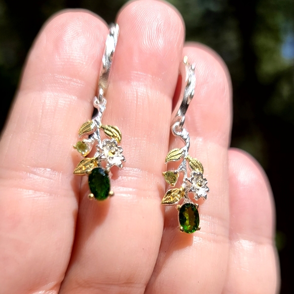 Stunning Chrome Diopside & Peridot sterling floral earrings - Picture 4 of 15